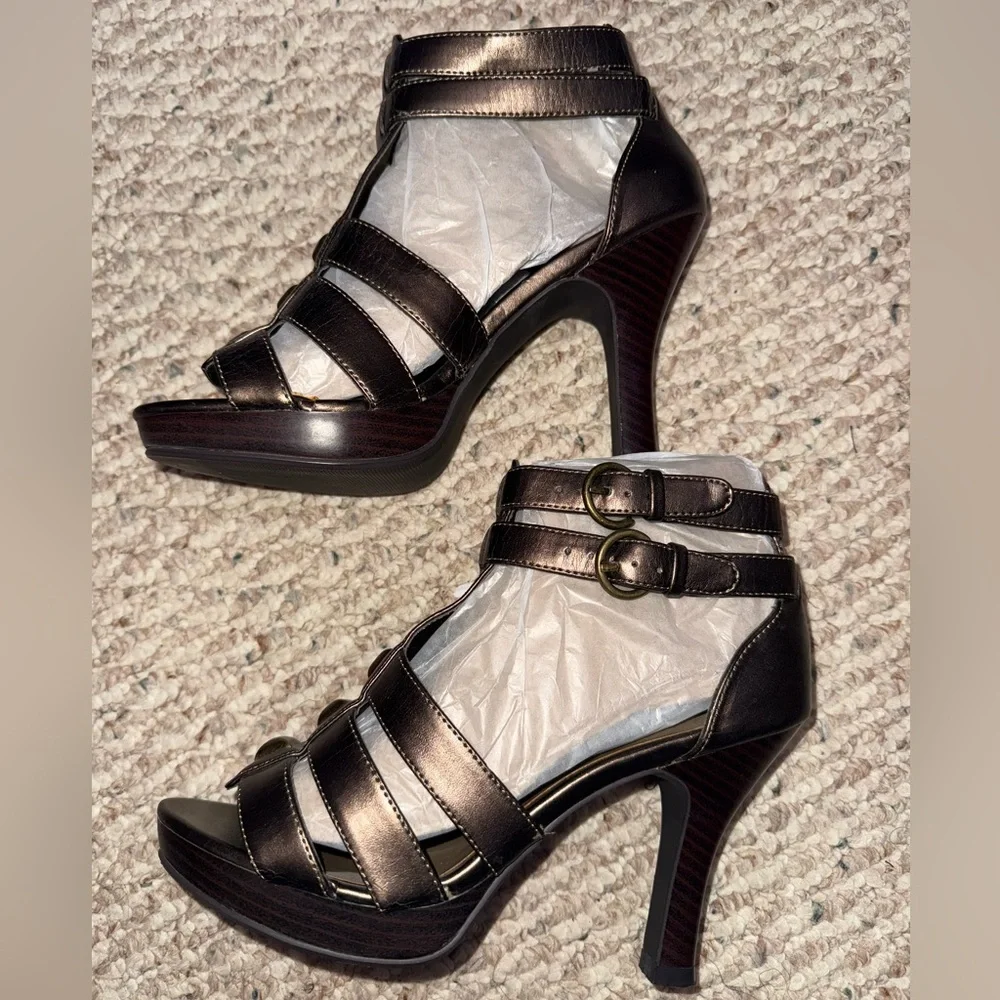 Madden Girl Lusterus Platform Gladiator Shoe for Women, Bronze Size 6.5 new